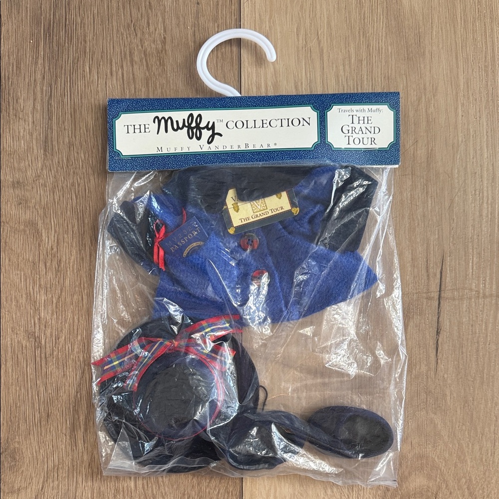 NWT! Vintage The Muffy Collection The Grand Tour Blue Muffy VanderBear Outfit